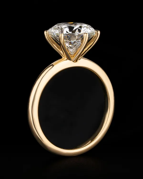Round brilliant diamond solitaire in a yellow gold setting